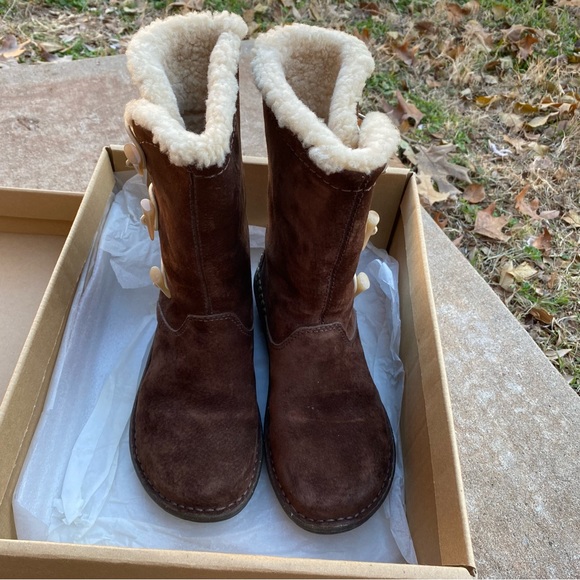 Brown Kona UGG Boots - Picture 5 of 9